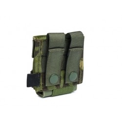 Uchwyt na magazynek z systemem MOLLE wykonany z wytrzymałego, wodoodpornego materiału.