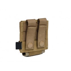 Uchwyt na magazynek z systemem MOLLE wykonany z wytrzymałego, wodoodpornego materiału.